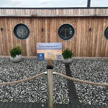 Humberston Boathouse Lodge & Hot Tub - Cleethorpes Beach Cabin Chalet Exteriör bild