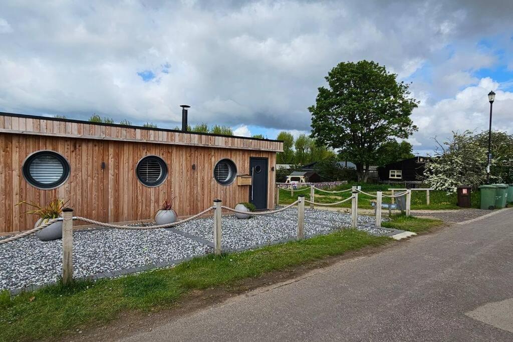 Humberston Boathouse Lodge & Hot Tub - Cleethorpes Beach Cabin Chalet Exteriör bild