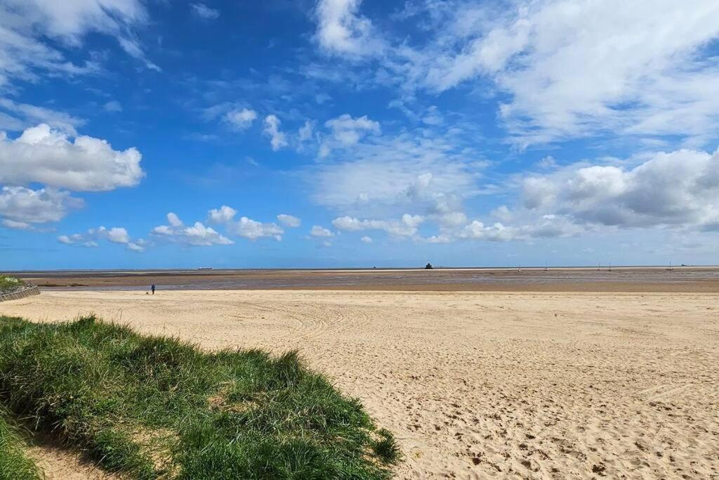Humberston Boathouse Lodge & Hot Tub - Cleethorpes Beach Cabin Chalet Exteriör bild