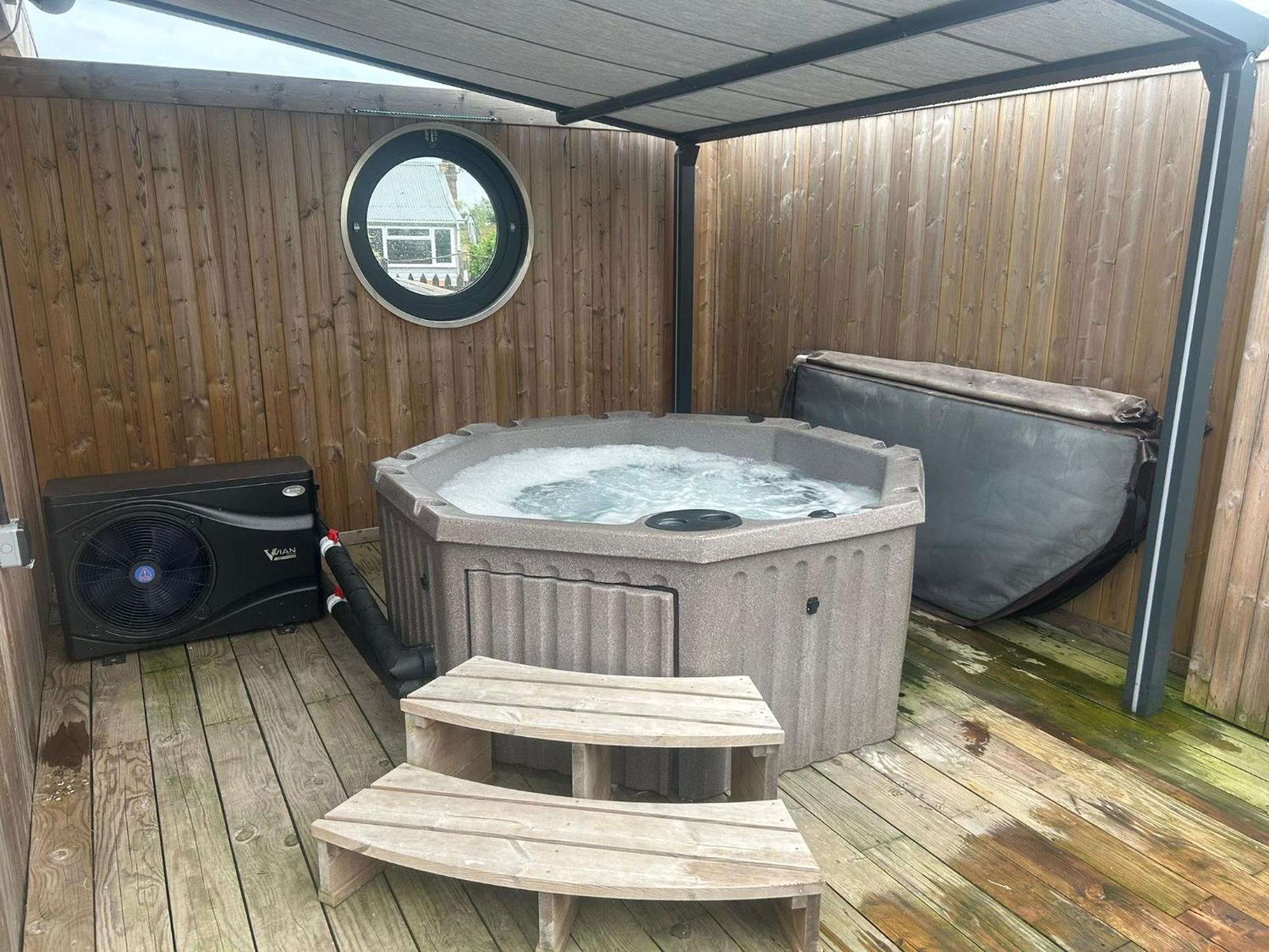 Humberston Boathouse Lodge & Hot Tub - Cleethorpes Beach Cabin Chalet Exteriör bild